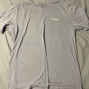 Columbia t shirt